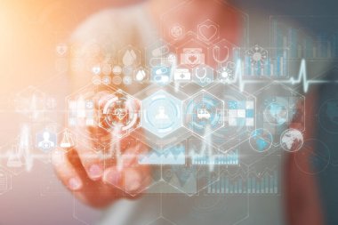 Dijital tıbbi arabirimi 3d işlemesini kullanan iş kadını