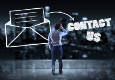 İş adamı izlerken e-posta kroki üzerinde bir çatı 3d render