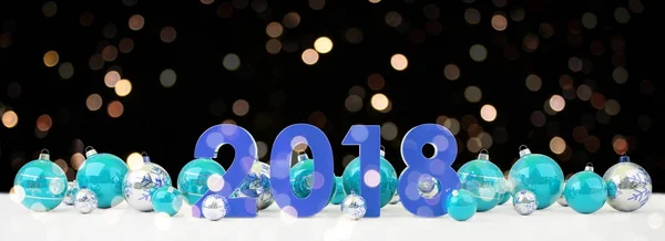 2018 víspera del año nuevo con adornos de Navidad alineados 3D renderizado —  Fotos de Stock