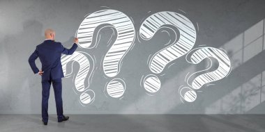 Bir soru işareti çizim işadamı kroki üzerinde bir duvar 3d renderin