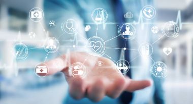 Dijital tıbbi arabirimi 3d işlemesini kullanan iş adamı