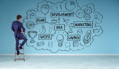 Bir duvara 3d işleme eskiz bir proje izlerken işadamı