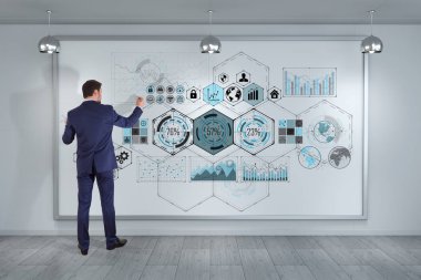 Üzerinde bir kurulu 3d renderin grafik ekranlar arabirimini kullanarak iş adamı