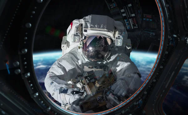 Astronaut working on a space station 3D rendering elements of th — Stock Photo, Image