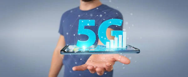Empresario que utiliza la red 5G con renderizado 3D del teléfono móvil —  Fotos de Stock