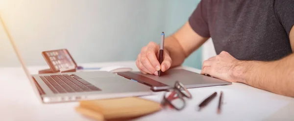 Graphic designer working using laptop — Stock Photo, Image