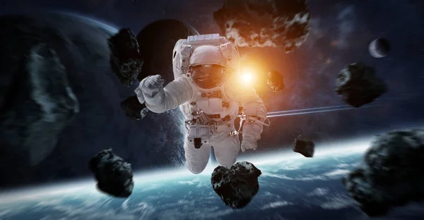 Astronaut svävar i rymden 3d rendering element av denna bild — Stockfoto