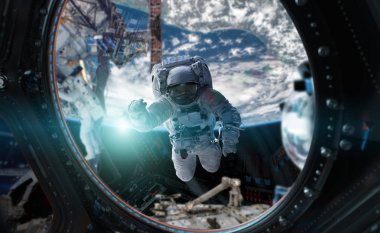 Astronot bir uzay istasyonu 3d işleme öğeleri inci üzerinde çalışma