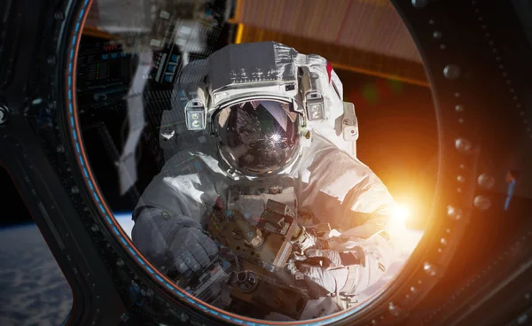 Astronaut working on a space station 3D rendering elements of th — Stock Photo, Image