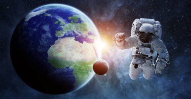 Astronot uzay 3d işleme öğeleri bu görüntünün içinde yüzen 