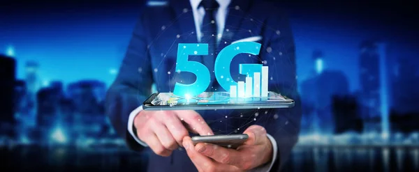 5 g ağ istimal hareket eden telefon 3d render ile işadamı — Stok fotoğraf