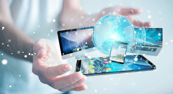 Бизнесмен, соединяющий технологические устройства и иконки 3D re
