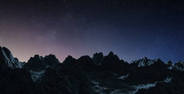 Gezegen yakın uçan asteroitler 3d render unsurları toprak 