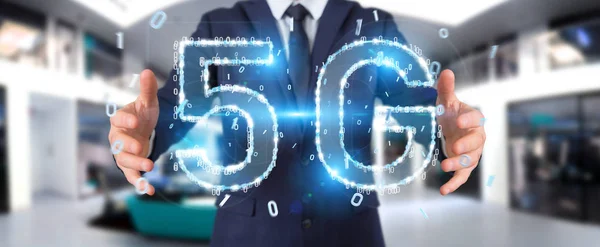 Empresario que utiliza la representación 3D del holograma digital de la red 5G — Foto de Stock