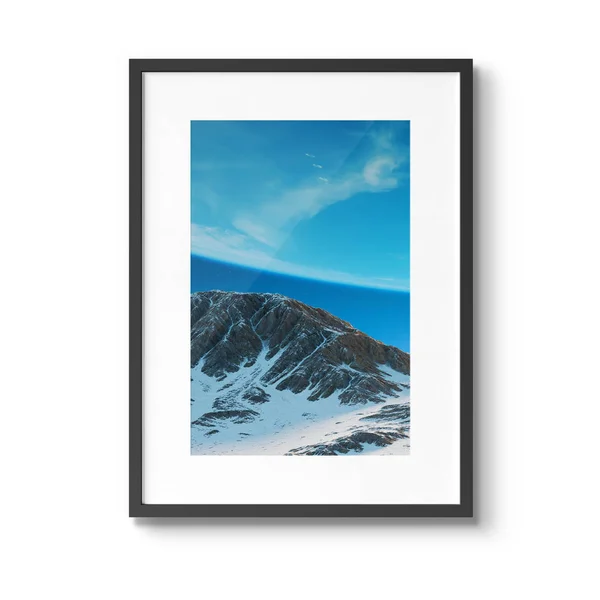 Quadro de madeira vertical preto no fundo da parede 3D renderização — Fotografia de Stock