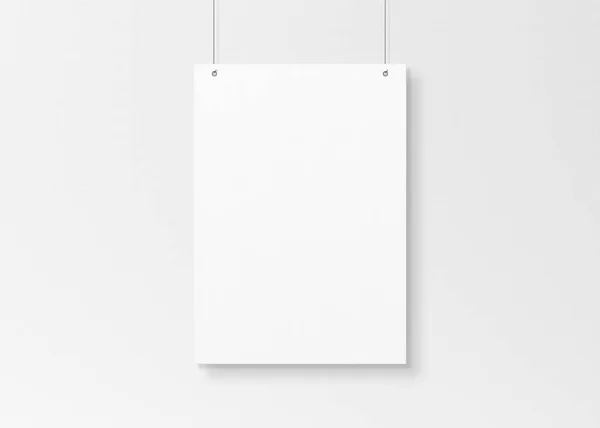 Poster bianco isolato appeso da corde su parete mockup 3D rende — Foto Stock