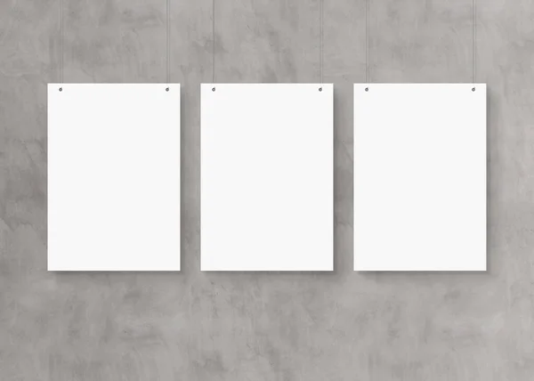 Bílý plakát izolované zavěšení na struny na stěně mockup 3d rende — Stock fotografie