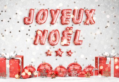 Folyo balonları ve süslemelerle dolu bir Noel kartı.