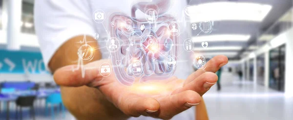 Человек с помощью цифрового рентгеновского снимка человеческого кишечника — стоковое фото