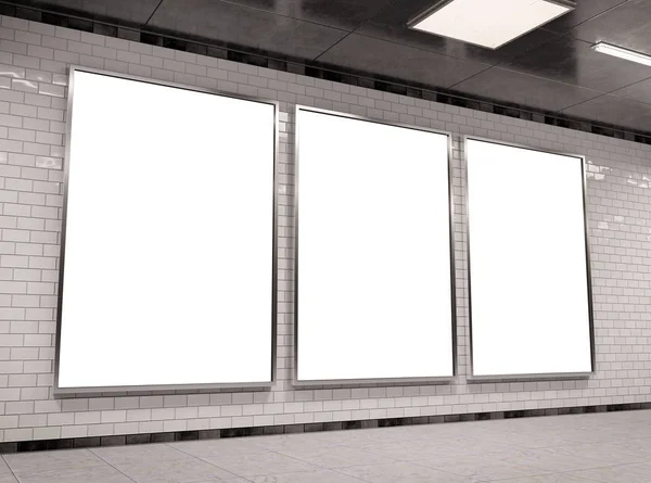 Cadre vertical triple panneau d'affichage souterrain Mockup rendu 3D — Photo