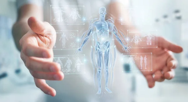 Człowiek korzystający z cyfrowego rentgena ludzkiego ciała projekcja holograficzna 3 — Zdjęcie stockowe