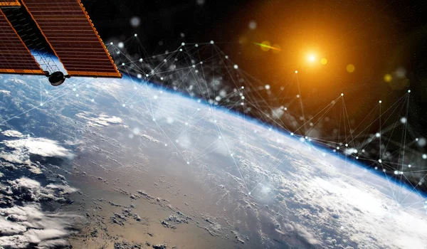 Satelliten Senden Datenaustausch Und Futuristische Verbindungen System Über Den Globus — Stockfoto