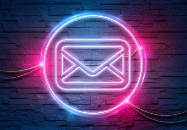 E- posta neon tüpleri simgesi, mavi ve pembe parlayan 3D renkle tuğla bir duvarı aydınlatıyor