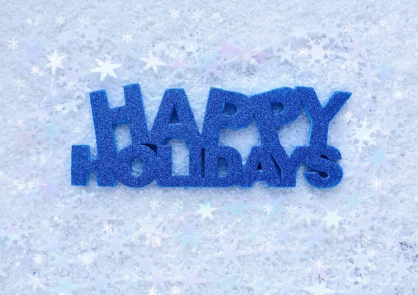 Hälsning "Happy Holidays" är på snö — Stockfoto