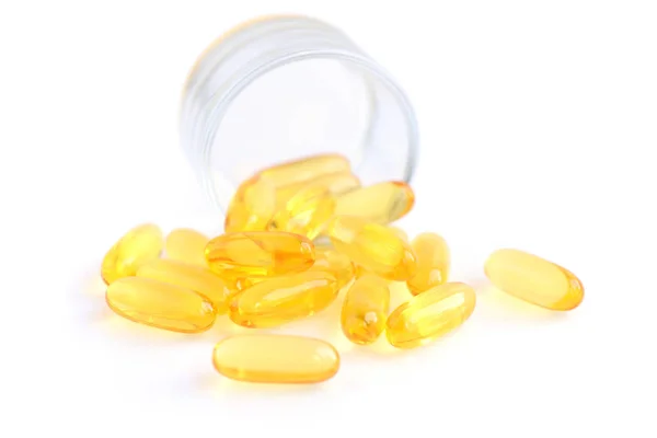 Omega-3-Kapseln auf weißem Hintergrund — Stockfoto