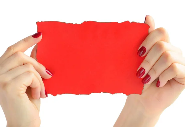 Χέρια που κρατούν κόκκινο χαρτί που απομονώνονται σε λευκό φόντο. Άδειο κενό για το κείμενό σας. — Φωτογραφία Αρχείου