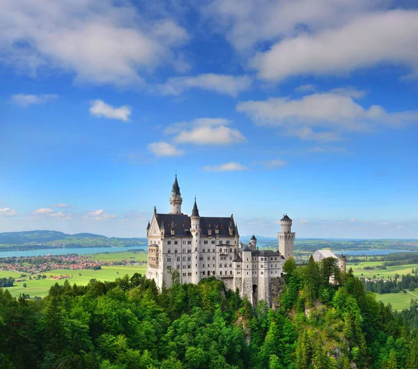 Нойшванштайн замок знаменитый замок в Германии расположен в Фуссене, Бавария, Германия — стоковое фото