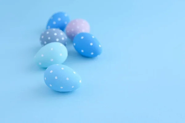 Easter eggs on blue background with empty space — Stock Photo, Image