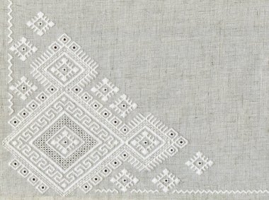 Keten kumaş el yapımı nakışla süslenmiş.. 