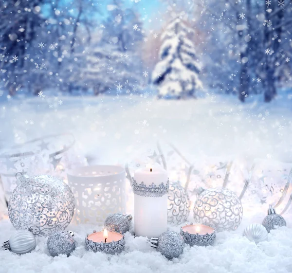 Christmas decorative balls and candles on snow — 图库照片