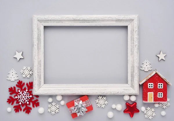 Composición navideña. Marco de fotos, decoraciones de Navidad — Foto de Stock
