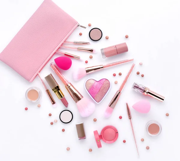 Una Bolsa Cosméticos Rosa Con Cepillos Maquillaje Profesionales Productos Maquillaje —  Fotos de Stock