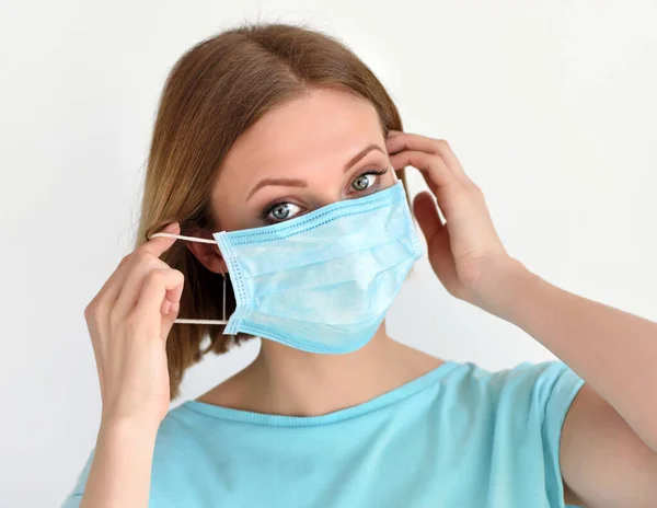 Girl Puts Medical Face Mask Protection Infection Healthcare Medical Concept — Stock Photo, Image