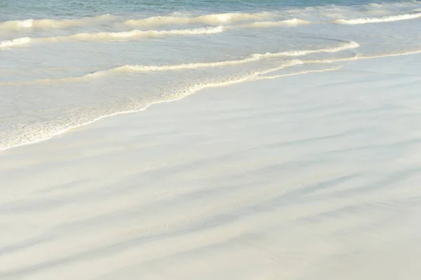 Arena y fondo de olas — Foto de Stock