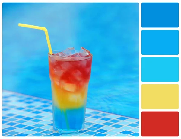 Цветной коктейль с образцами цвета палитры — стоковое фото