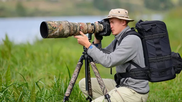 Vida silvestre fotógrafo al aire libre — Foto de Stock