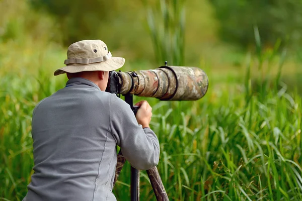 Vida silvestre fotógrafo al aire libre — Foto de Stock