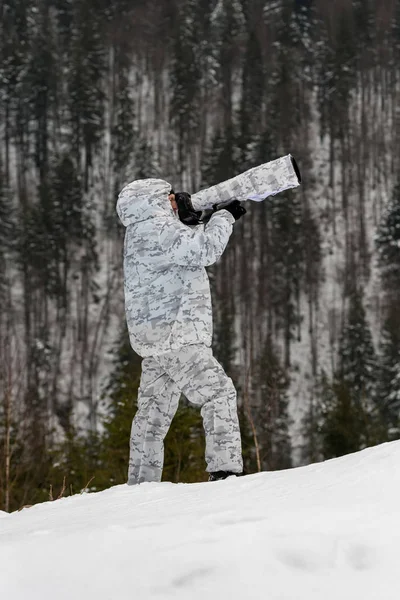 Vida silvestre fotógrafo al aire libre en invierno — Foto de Stock
