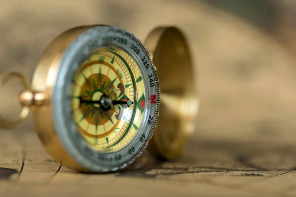 Old compass on vintage map — Stock Photo, Image