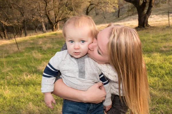 Mutter und Sohn — Stockfoto