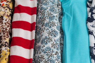 Birçok renkli kumaş bez doku desenleri ile