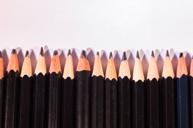 Beyaz arka plan üzerinde izole keskin siyah kalem