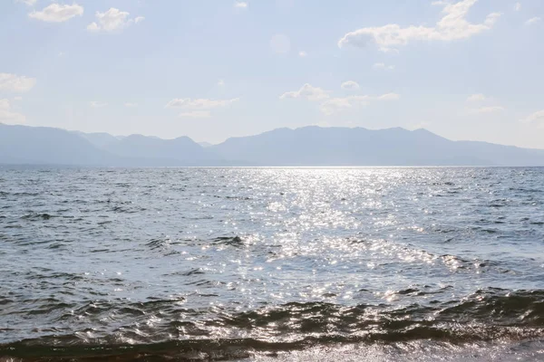 Gündoğumu, günbatımı su üzerinde Riflection — Stok fotoğraf