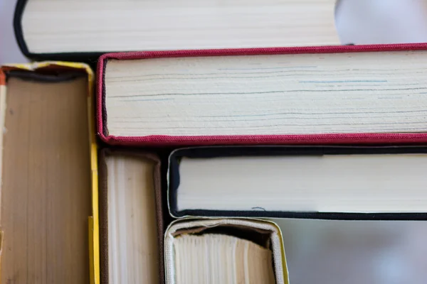Oude boeken en leerboek Rechtenvrije Stockfoto's