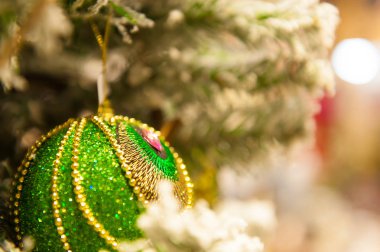 Diğer süslemeleri ve çelenk ile arka plan ağaç Christmas topa. kopya alanı.