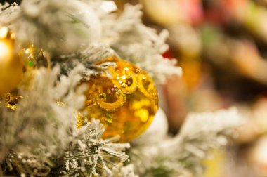 Diğer süslemeleri ve çelenk ile arka plan ağaç Christmas topa. kopya alanı.